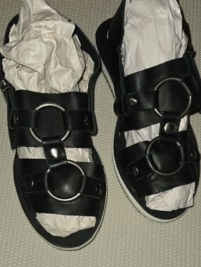 Jeffrey Campbell Black Women's Ring-Accent Platform Sandals -